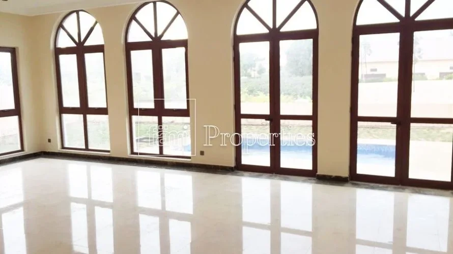 Villa de 6 dormitorios en Dubai, UAE No. 304 № 2