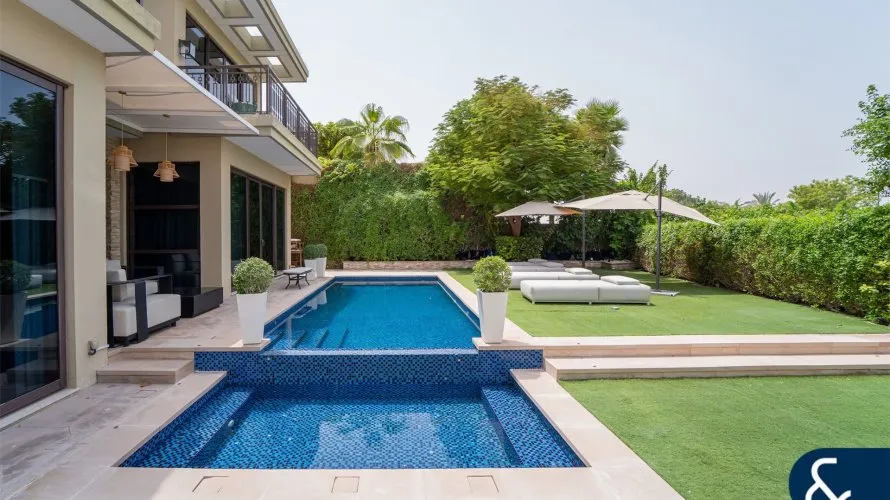 Villa de 5 dormitorios en Jumeirah Golf Estates, UAE No. 1326 № 1