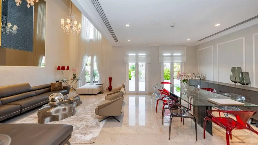 Villa de 3 dormitorios en Dubai, UAE No. 1072