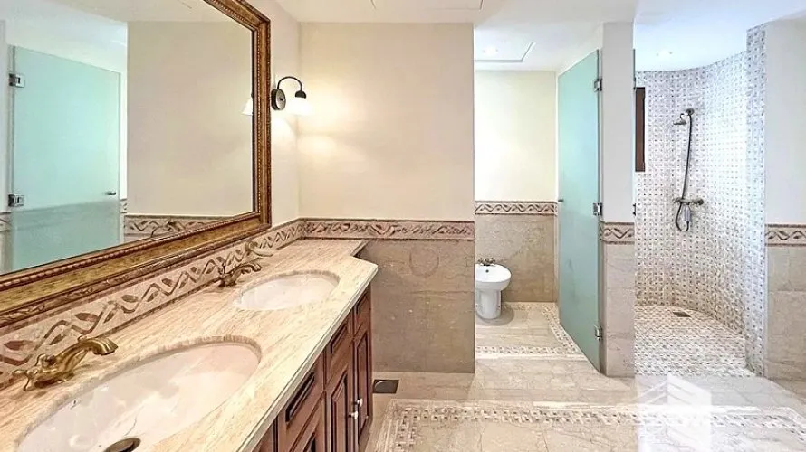 Villa de 5 dormitorios en Earth, UAE No. 205 № 10