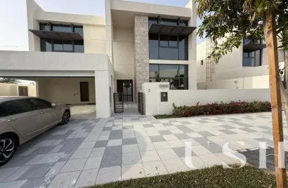 Villa de 4 dormitorios en District One, UAE No. 726