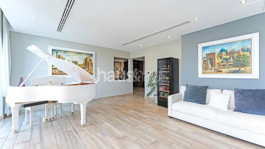 Villa de 5 dormitorios en Dubai Sports City, UAE No. 787 № 2