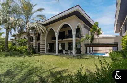 Villa de 5 dormitorios en The Crescent, UAE No. 1312