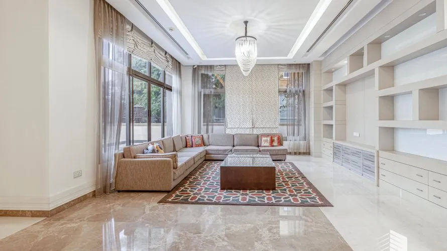 Villa de 6 dormitorios en Sector W, UAE No. 321 № 22