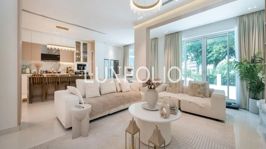 Villa de 5 dormitorios en Motor City, UAE No. 847 № 1