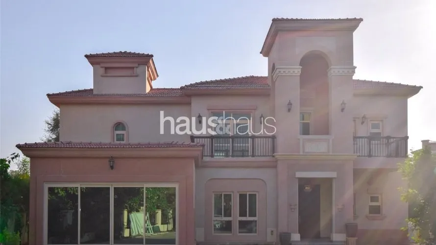 Villa de 4 dormitorios en Jumeirah Islands, UAE No. 831