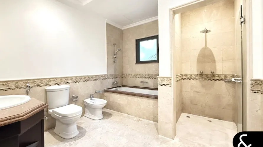 Villa de 6 dormitorios en Signature Villas, UAE No. 1303 № 17