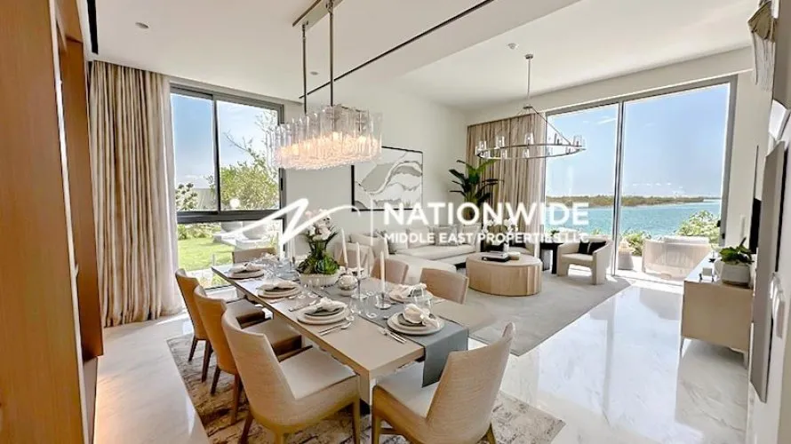 Villa de 4 dormitorios en Abu Dhabi, UAE No. 685 № 1