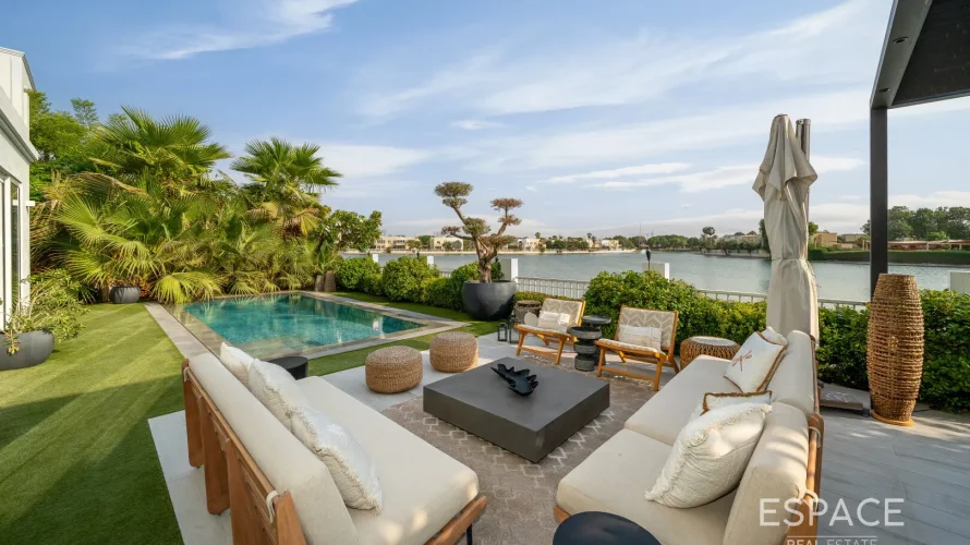 Villa de 5 dormitorios en The Lakes, UAE No. 1017 № 12