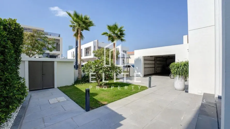 Villa de 6 dormitorios en District One, UAE No. 1521 № 1