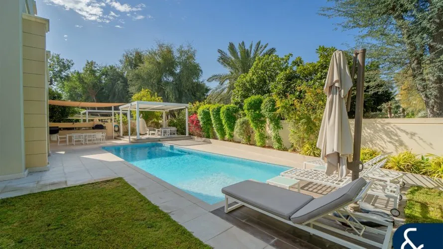 Villa de 5 dormitorios en Victory Heights, UAE No. 1617