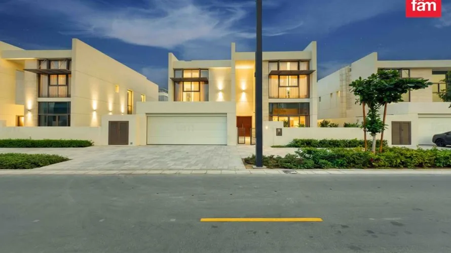 Villa de 4 dormitorios en Dubai, UAE No. 992 № 1