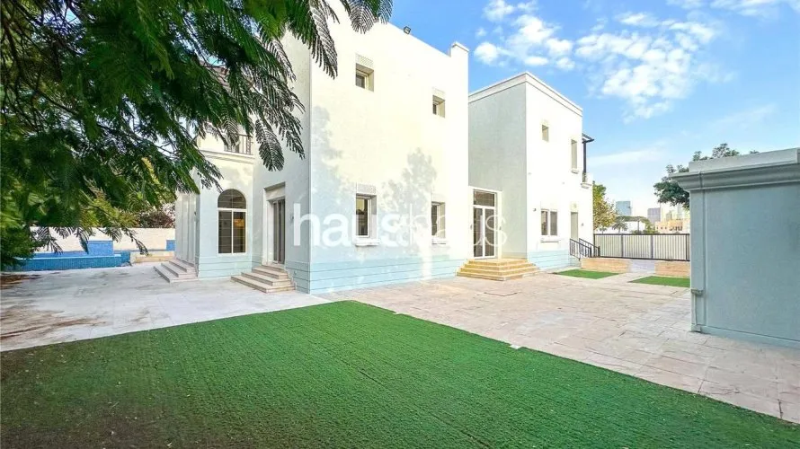 Villa de 6 dormitorios en Emirates Hills, UAE No. 801 № 2