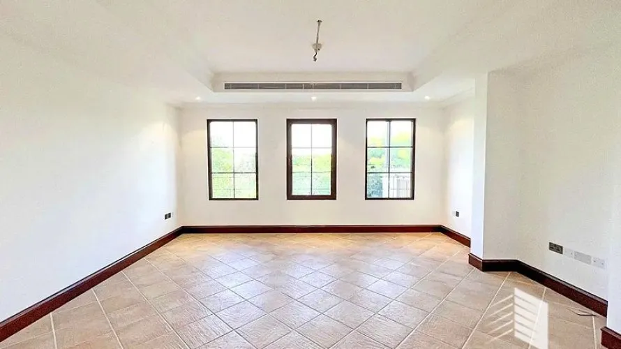 Villa de 5 dormitorios en Earth, UAE No. 205 № 2