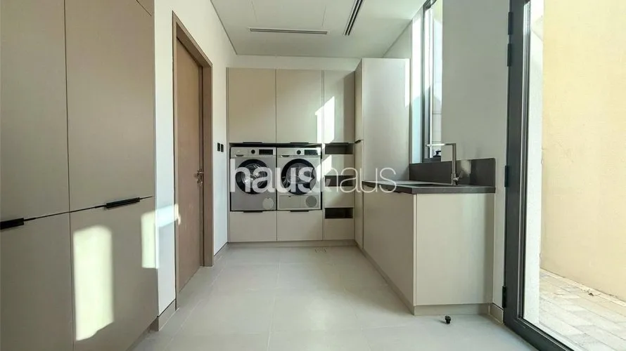 Villa de 6 dormitorios en Harmony, UAE No. 779 № 5