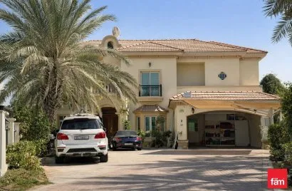 Villa de 4 dormitorios en Jumeirah Islands, UAE No. 1715