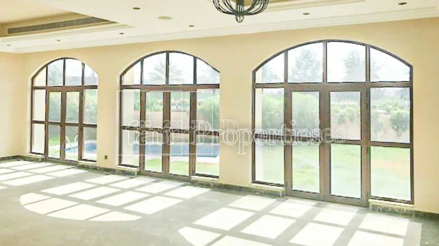 Villa de 6 dormitorios en Dubai, UAE No. 304 № 1