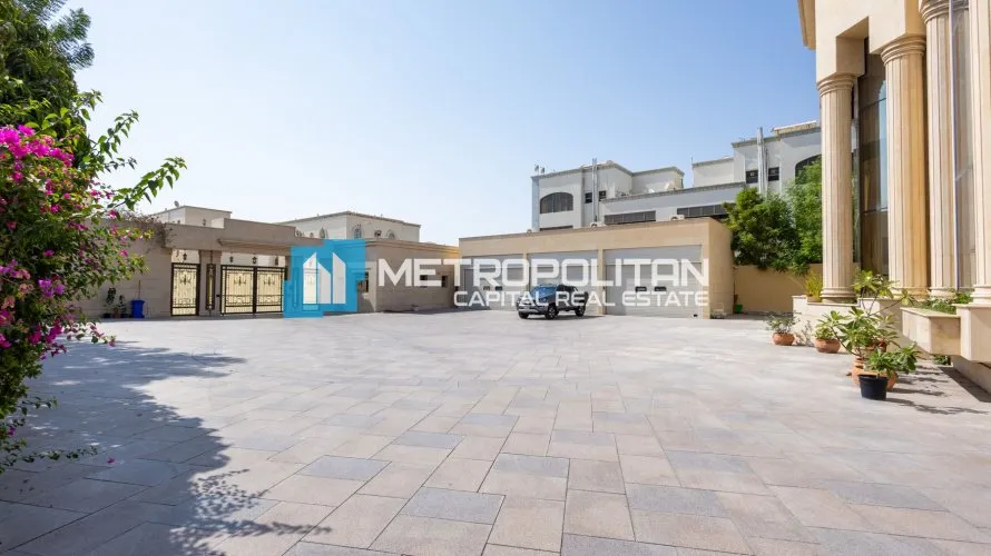 Villa de 7 dormitorios en Khalifa City, UAE No. 1341 № 2