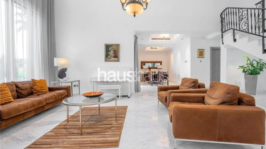 Villa de 4 dormitorios en Jumeirah Islands, UAE No. 771 № 3