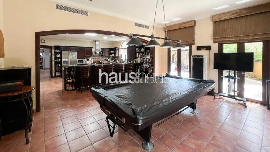 Villa de 6 dormitorios en The Villa, UAE No. 766 № 1