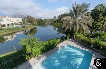 Villa de 4 dormitorios en Jumeirah Islands, UAE No. 1545