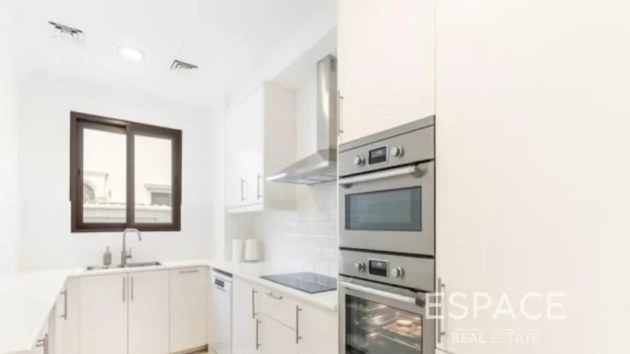 Villa de 6 dormitorios en Aseel, UAE No. 1025 № 1