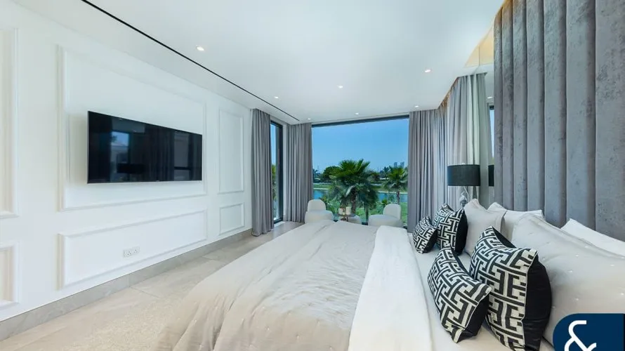 Villa de 5 dormitorios en Earth, UAE No. 1327 № 8