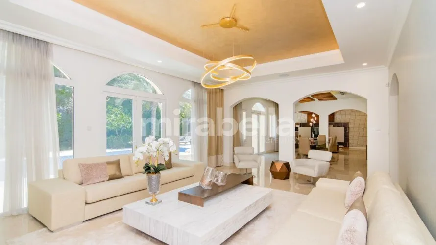 Villa de 4 dormitorios en Earth, UAE No. 305 № 2