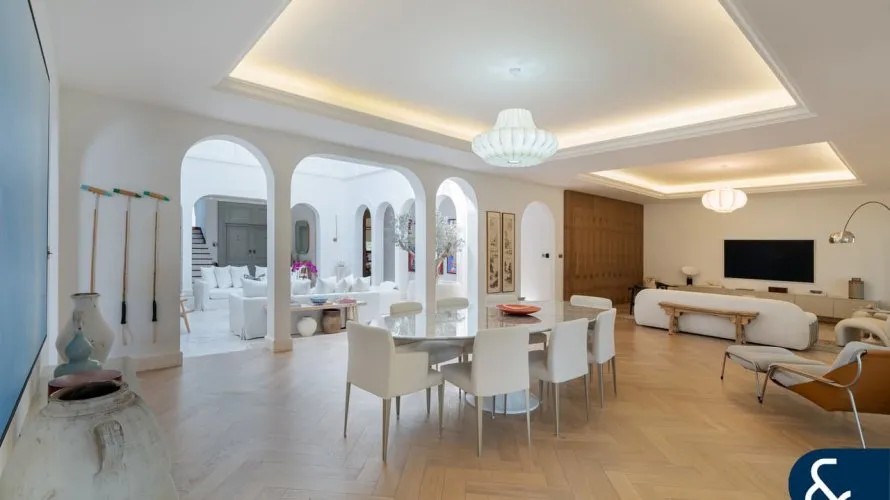 Villa de 5 dormitorios en The Villa, UAE No. 1314 № 1