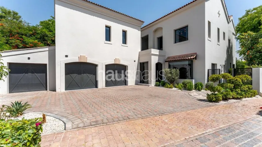 Villa de 5 dormitorios en Jumeirah Golf Estates, UAE No. 824 № 1
