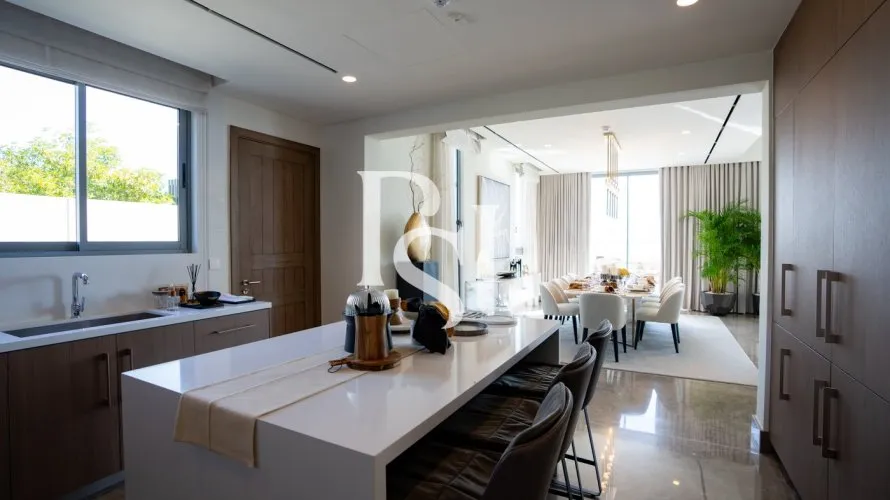Villa de 4 dormitorios en Abu Dhabi, UAE No. 2564 № 2