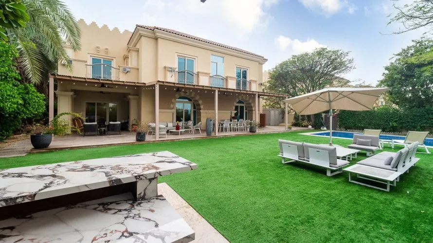 Villa de 5 dormitorios en Dubai Sports City, UAE No. 2310 № 25