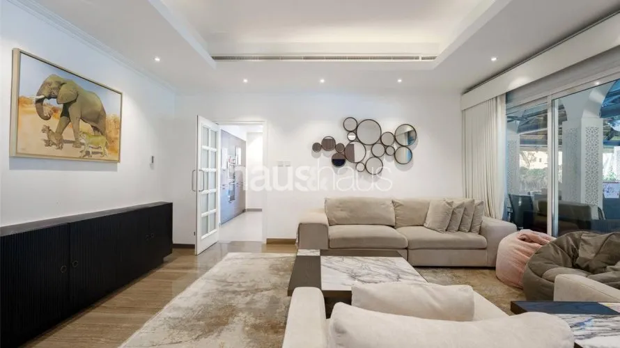 Villa de 6 dormitorios en Dubai Investment Park, UAE No. 2218 № 22