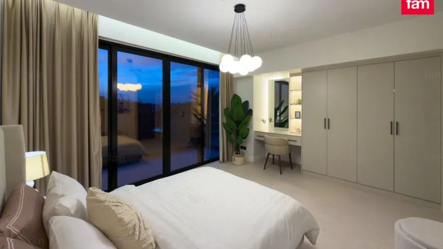 Villa de 5 dormitorios en Dubai, UAE No. 2242 № 1