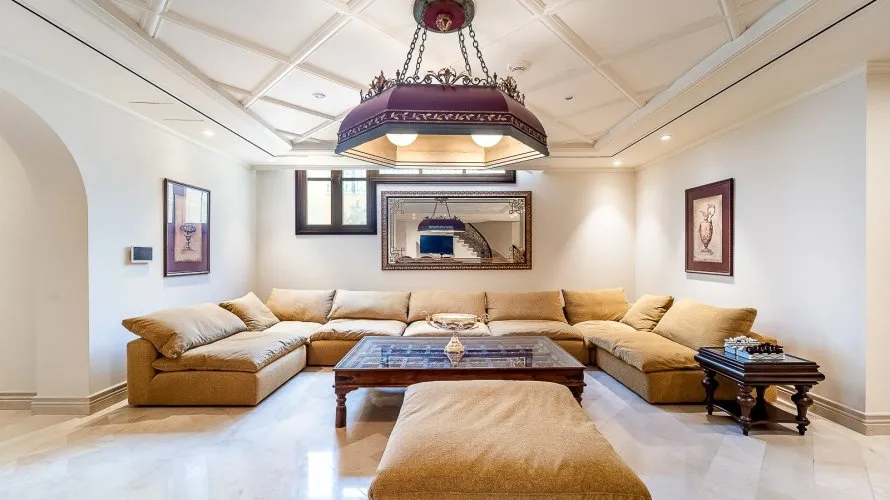 Villa de 6 dormitorios en Dubai, UAE No. 2261 № 1