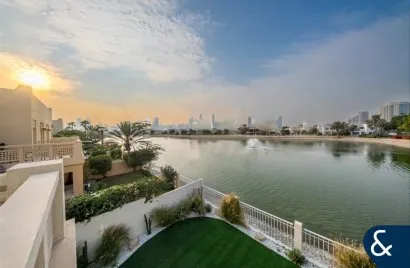 Villa de 4 dormitorios en The Lakes, UAE No. 2295