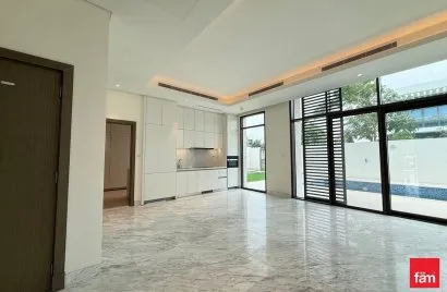 Villa de 4 dormitorios en Dubai, UAE No. 2317