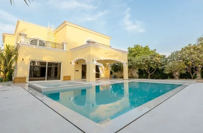 Villa de 4 dormitorios en Jumeirah Park Homes, UAE No. 2373