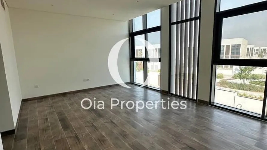 Villa de 5 dormitorios en Abu Dhabi, UAE No. 2233 № 2