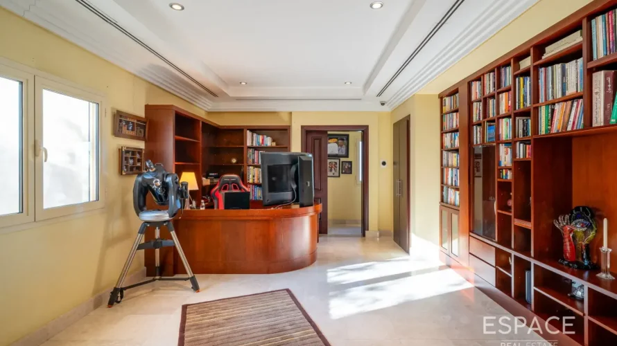 Villa de 6 dormitorios en Meadows, UAE No. 2971 № 1