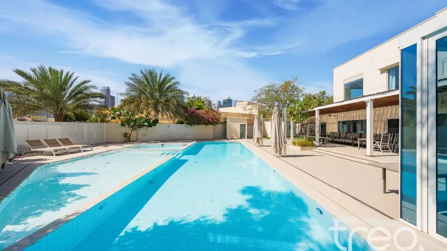 Villa de 6 dormitorios en Meadows, UAE No. 2820