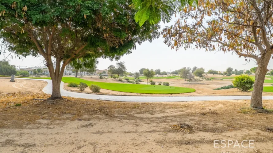 Villa de 5 dormitorios en Victory Heights, UAE No. 2989