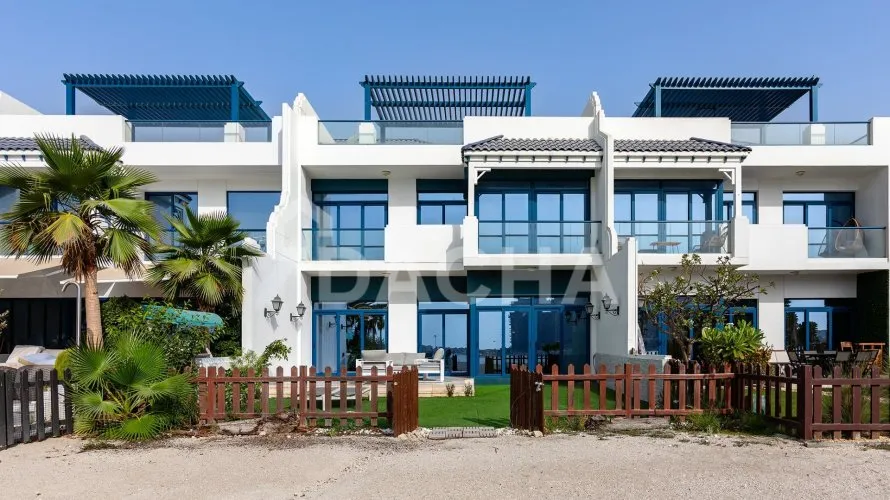 Villa de 5 dormitorios en Palma Residences, UAE No. 2725 № 1