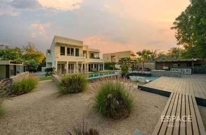 Villa de 5 dormitorios en Saheel, UAE No. 2992