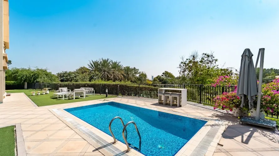 Villa de 4 dormitorios en Jumeirah Islands, UAE No. 2854 № 18