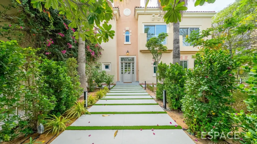Villa de 5 dormitorios en Victory Heights, UAE No. 2989 № 1