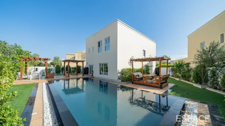 Villa de 4 dormitorios en Meadows 1, UAE No. 2991 № 1
