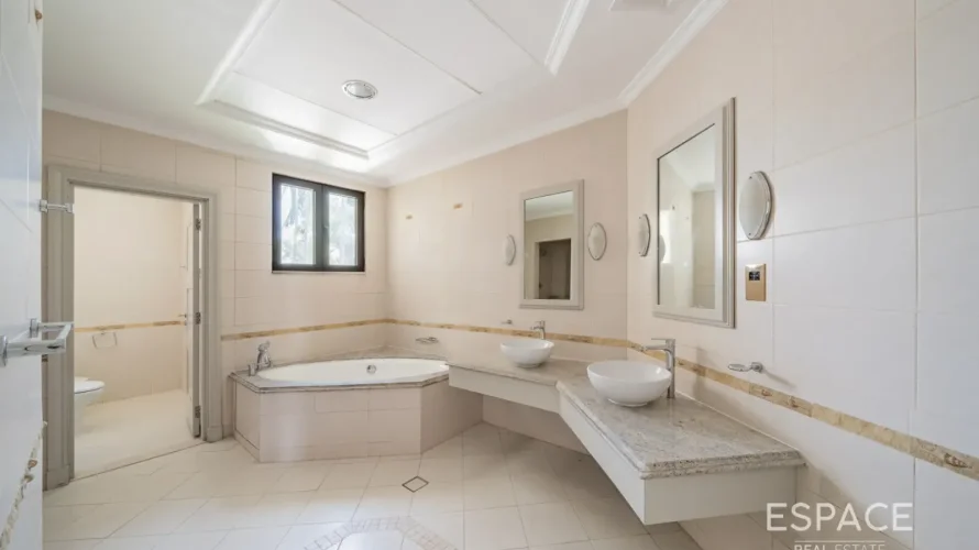 Villa de 5 dormitorios en Palm Jumeirah, UAE No. 2994 № 1