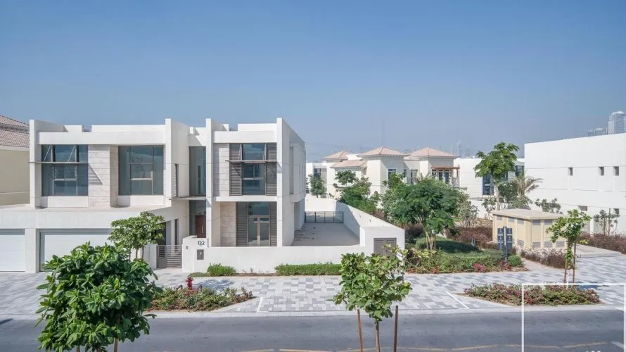 Villa de 5 dormitorios en District One, UAE No. 3504