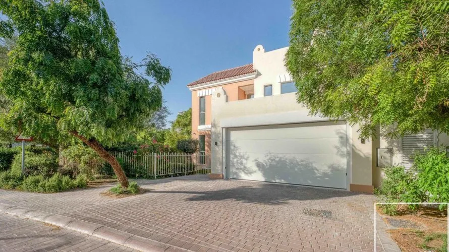 Villa de 5 dormitorios en Victory Heights, UAE No. 3643
